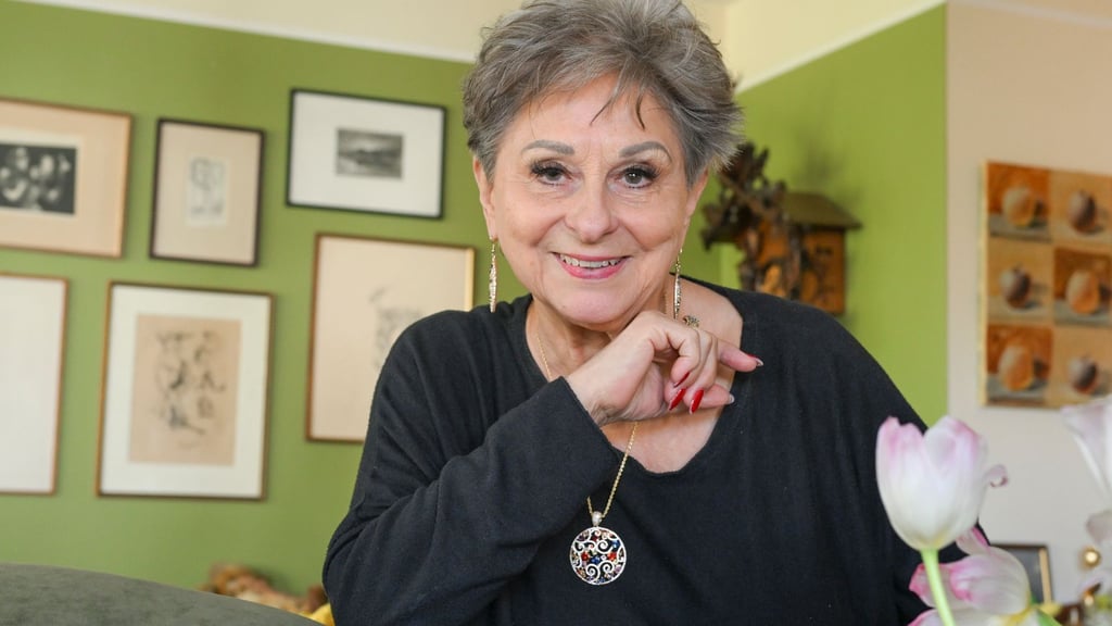 Die Sängerin und Entertainerin Dagmar Frederic, die in der DDR ein Star der Unterhaltungsmusik wurde, ist mit ihrem Weihnachtsprogramm in Magdeburg zu Gast.