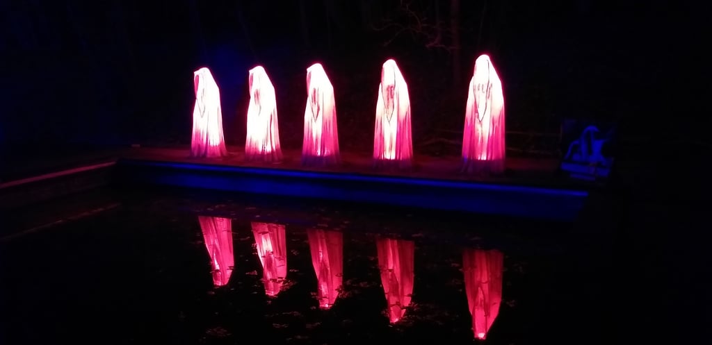 Installation bei den "Paradiesischen Nächten" im 2025 im Elbauenpark Magdeburg