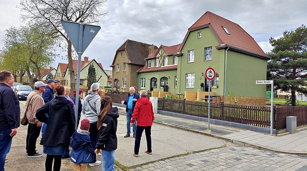 Halt am 1911/12 erbauten Haus der Vereine – damals mit Gastwirtschaft.