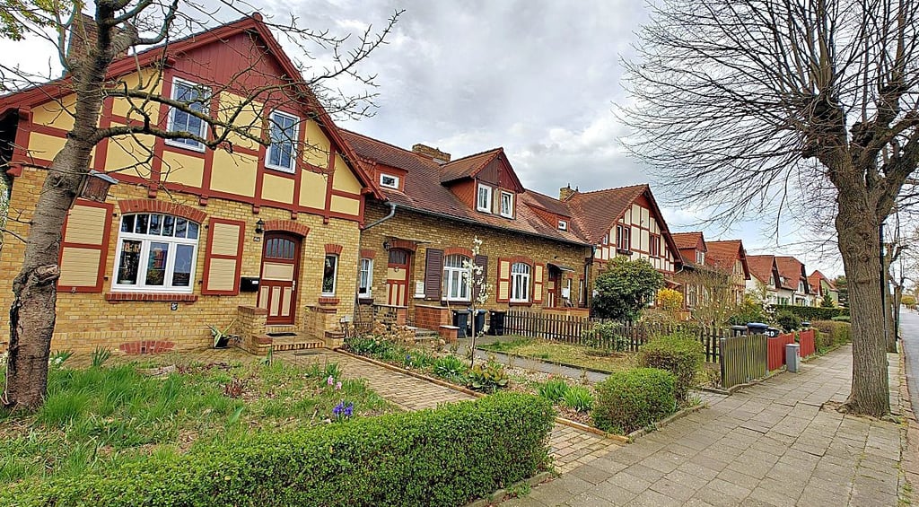 In der Kirchstraße sind die Häuser mit angedeutetem Fachwerk gestaltet worden.