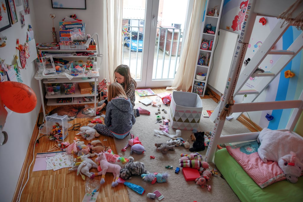 Kreatives Chaos: Im Kinderzimmer ist es selten aufgeräumt. Um Streit vorzubeugen, sollten sich Familien besprechen, wer wofür zuständig ist.