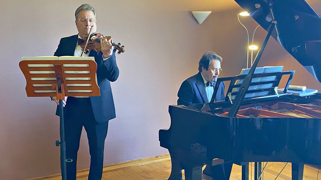 Das zweite Schlosskonzert in Zerben mit Kammermusiker Marco Reiß an der Violine und Luca Arnaldo Maria Colombo am Klavier.
