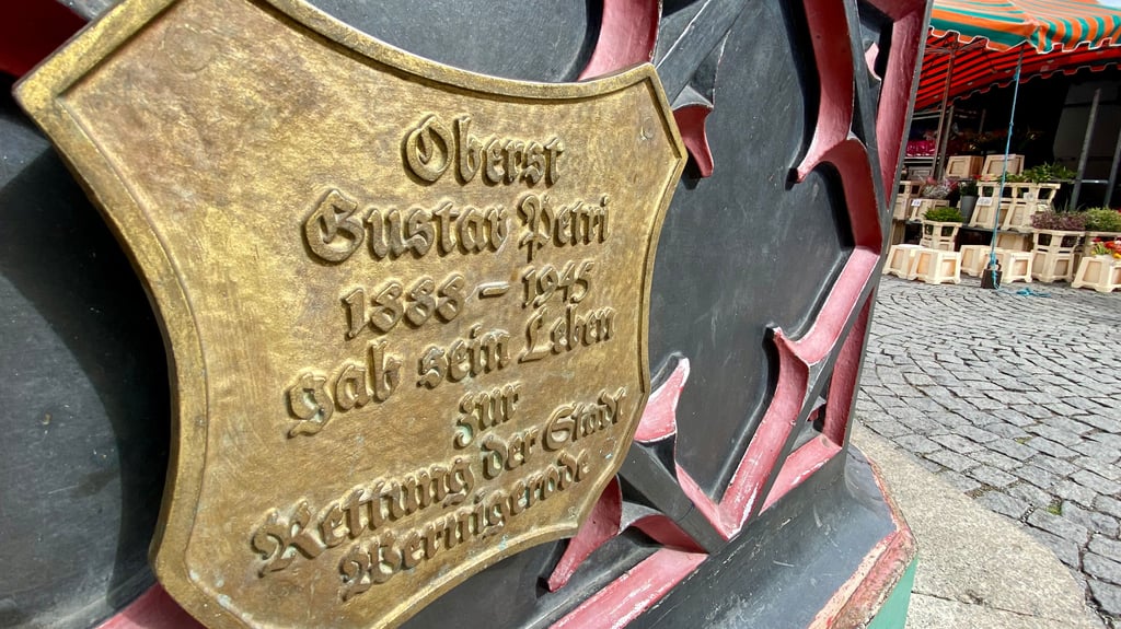 Am Wohltäterbrunnen auf Wernigeroders Marktplatz erinnert eine Gedenktafel an Gustav Petri.