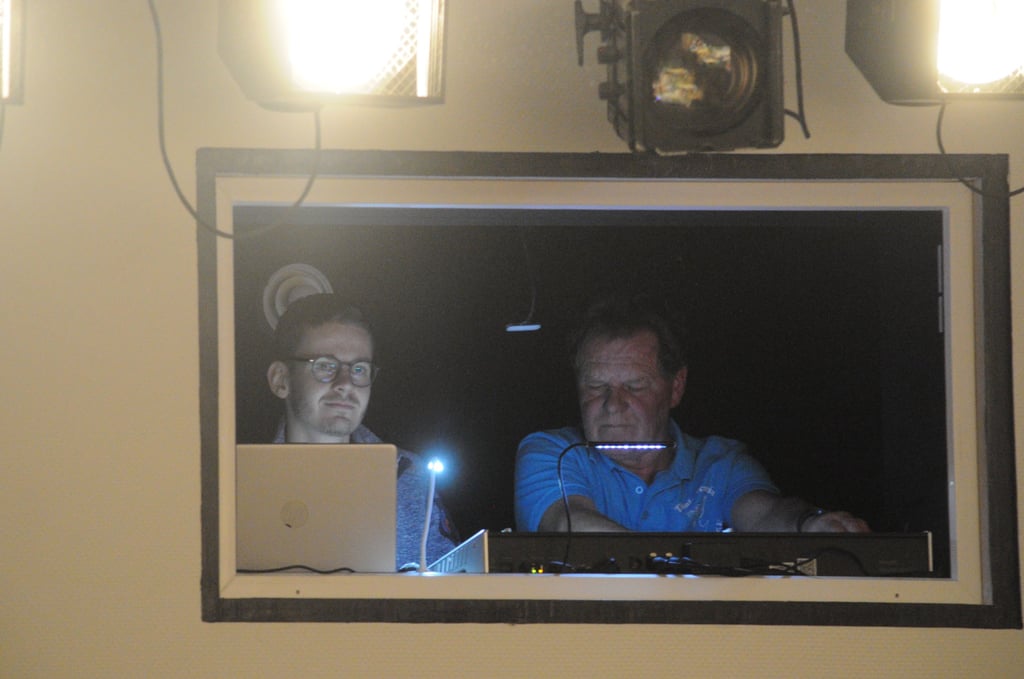 Bei den Schlossgeistern zuständig für Licht und Ton: Dominik Käppel (l.) und Uwe Garske.