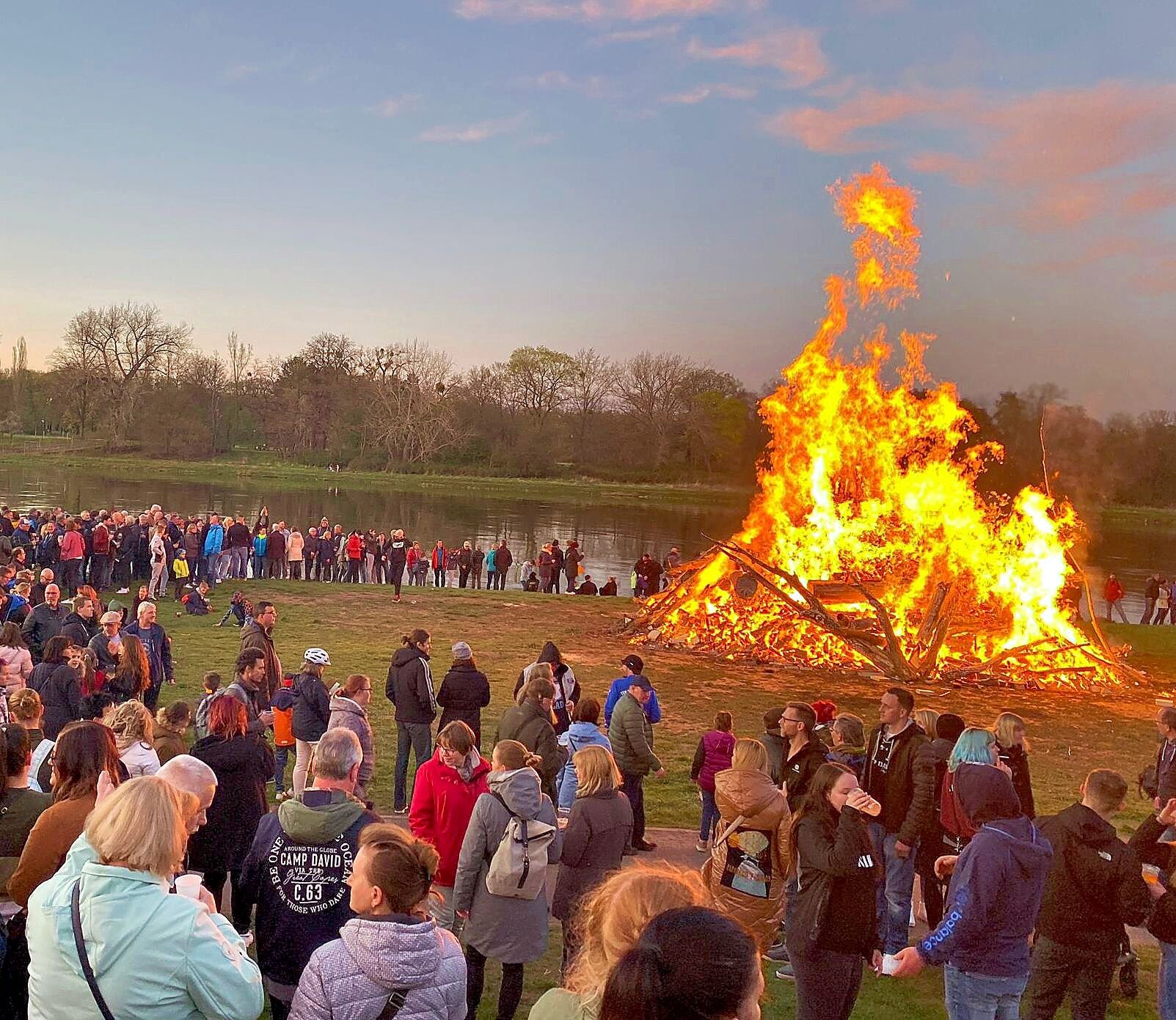 Osterfeuer 2025 in Magdeburg: Alle Termine im Überblick Osterfeuer 2025 in Magdeburg: Alle Termine im Überblick
