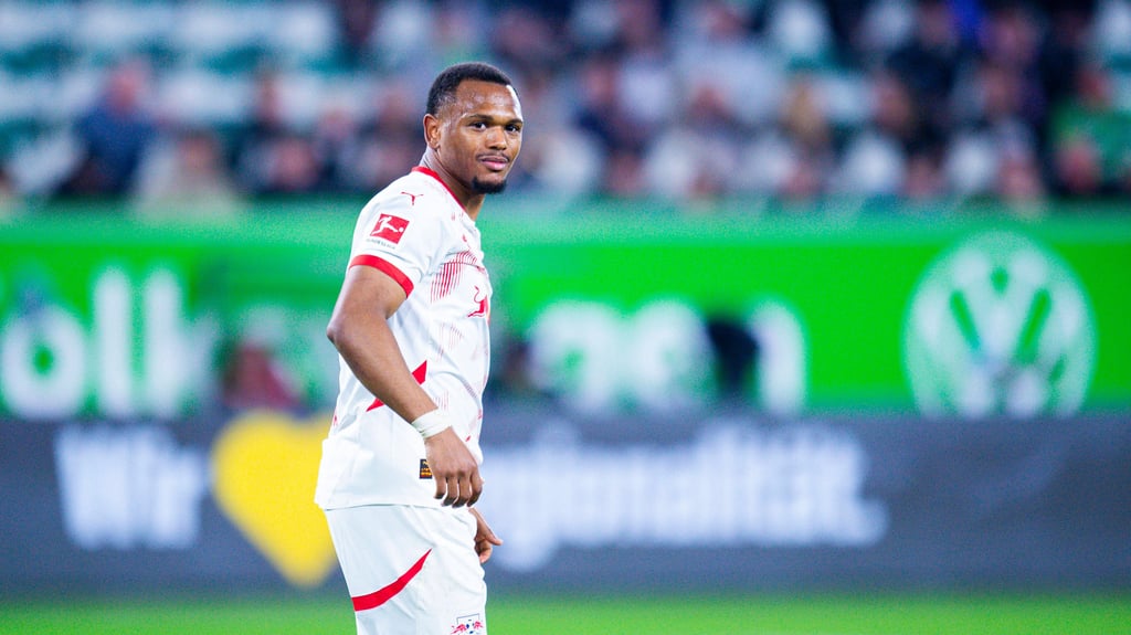 Lois Openda sieht zufrieden aus.