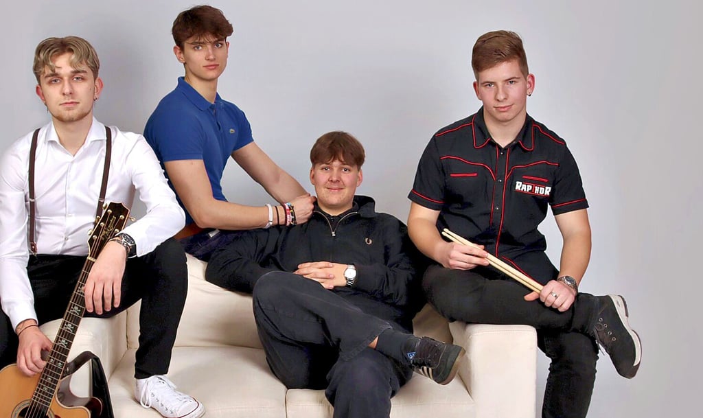 Das sind die zweifachen Jerichower-Land-Songcontest-Gewinner Rapthor: Max Gellert, Tobey Heringshausen, Noah Mewes und Phil Keil.