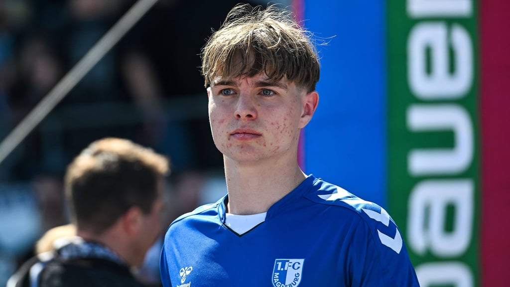 Der 1. FC Magdeburg II besiegt Germania Halberstadt und setzt sich in der Tabelle der Oberliga weiter ab. Entscheidend beteiligt: FCM-Talent Magnus Baars.