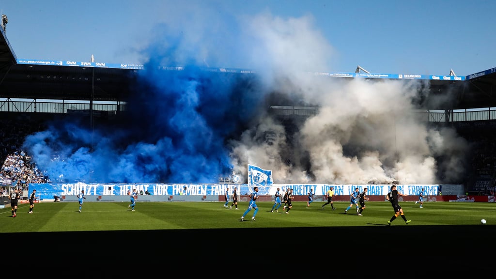 Für das Abbrennen von Pyrotechnik beim Heimspiel gegen den Karlsruher SC muss der 1. FC Magdeburg eine Geldstrafe zahlen.