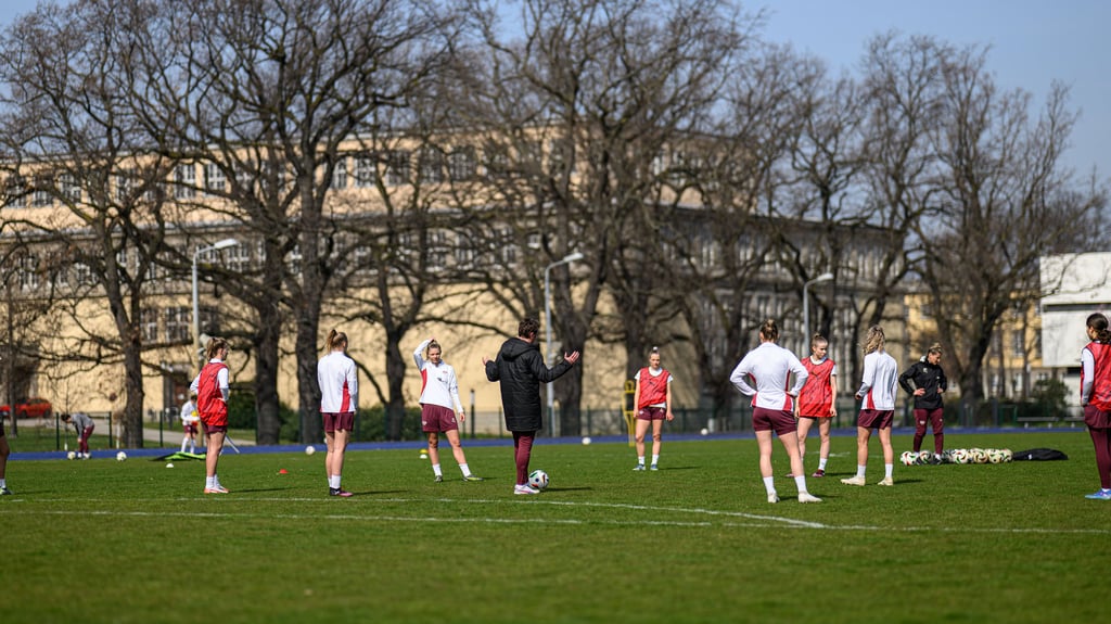 Die RB-Frauen beim Training an der Sportfakultät.