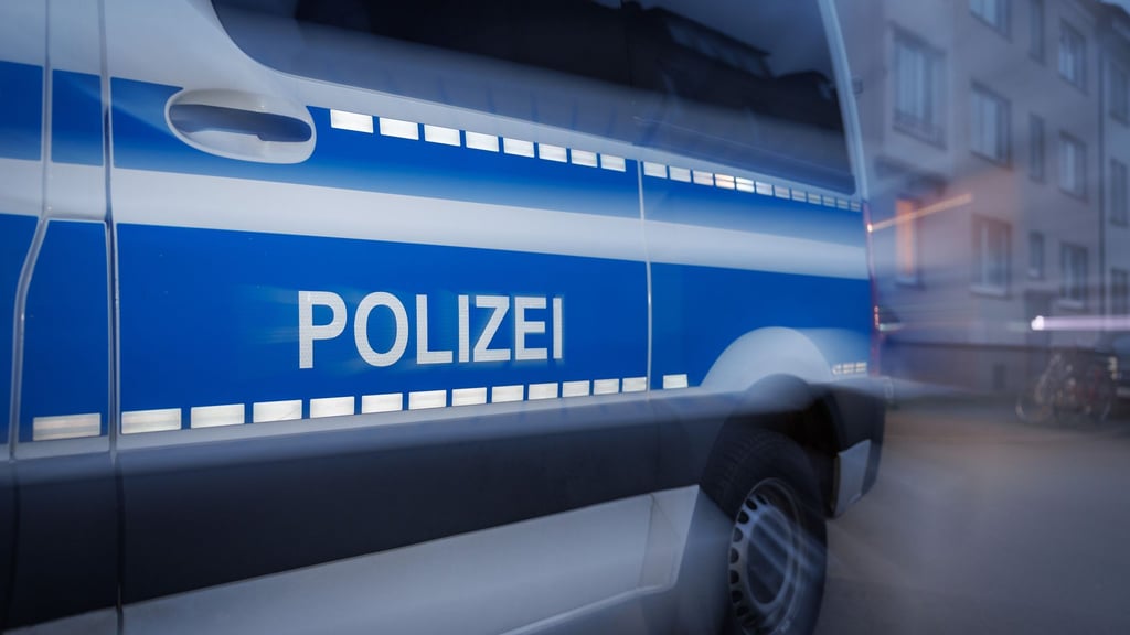 Ein jugendlicher Fahrradfahrer hat in Wittenberg versucht, vor der Polizei zu flüchten.