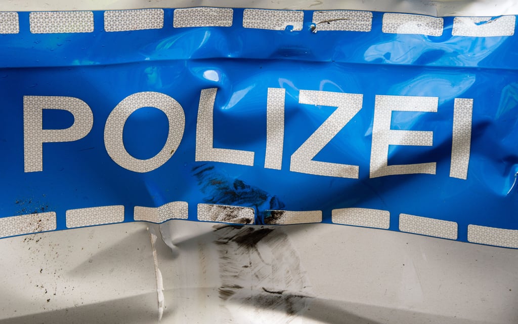 Unfall mit Polizeitransporter in Stendal: Der Autofahrer sowie drei Polizisten wurden verletzt. Foto: (Symbolbild)