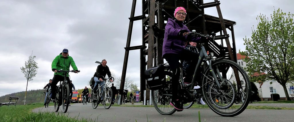Trotz grauem Himmel machten sich Dutzende Radfahrer auf den Weg zum Anradeln.