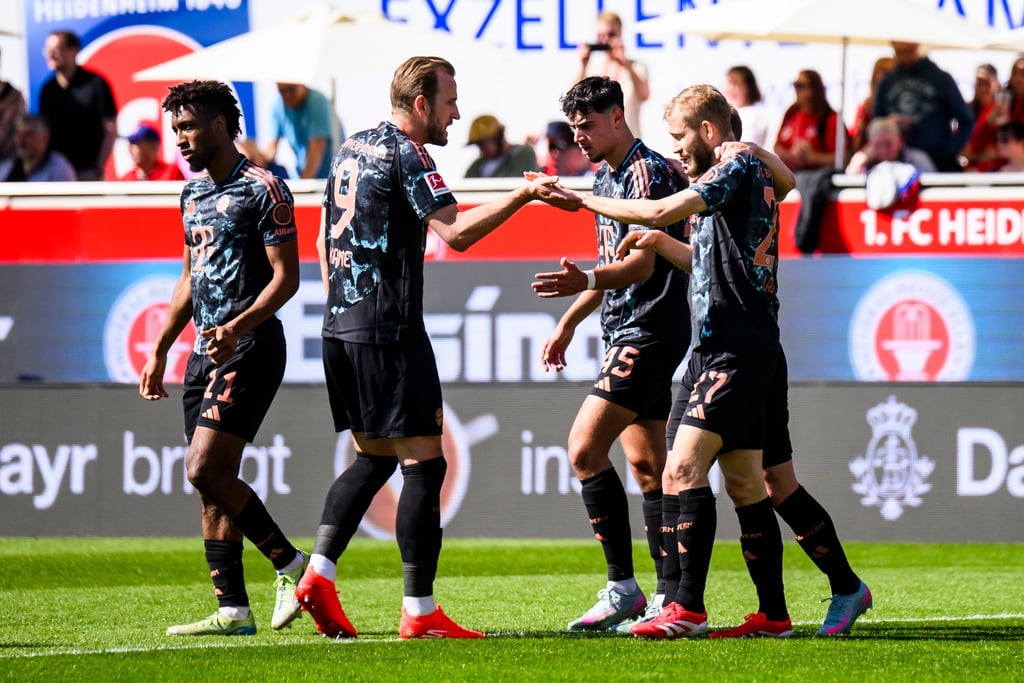 Münchner Torschützen: Harry Kane (2.v.l.) und Konrad Laimer (r.).
