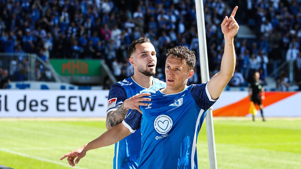 Martijn Kaars bejubelt sein Tor. Dem Spieler vom 1. FC Magdeburg gelang der Führungstreffer beim 3:0-Sieg gegen den SSV Jahn Regensburg.