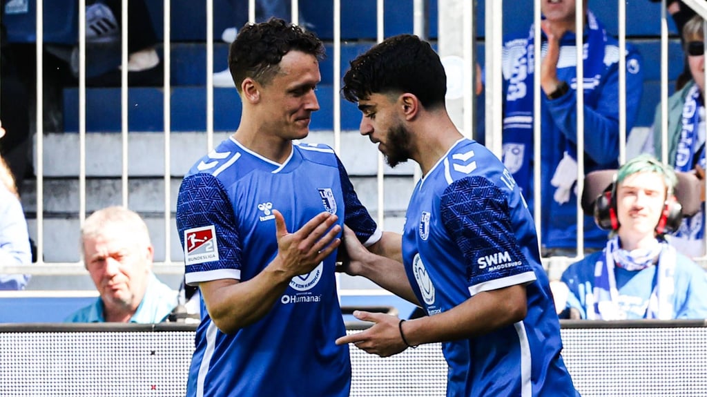 Martijn Kaars (li.) und Abu-Bekir El-Zein trafen jeweils für den 1. FC Magdeburg. 3:0 gewann der FCM gegen Jahn Regensburg.