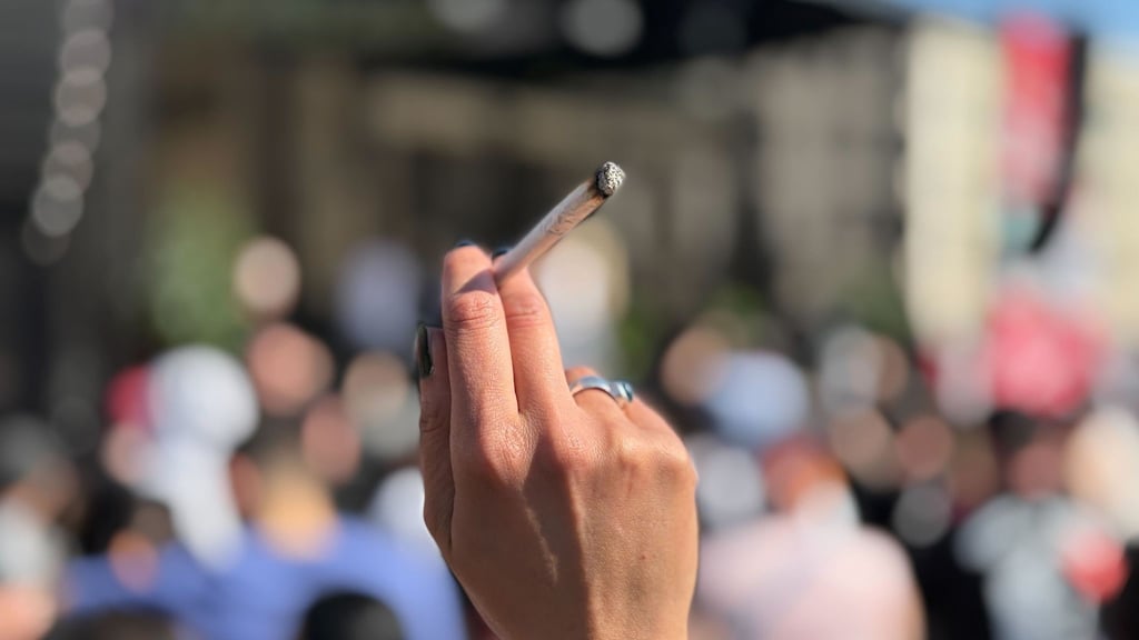 In Deutschland darf seit dem 1. April 2024 legal gekifft werden.