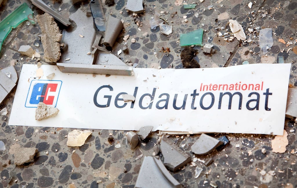 Ob die Geldautomatensprenger in Nordhorn Beute gemacht haben, war zunächst unklar. (Symbolbild)