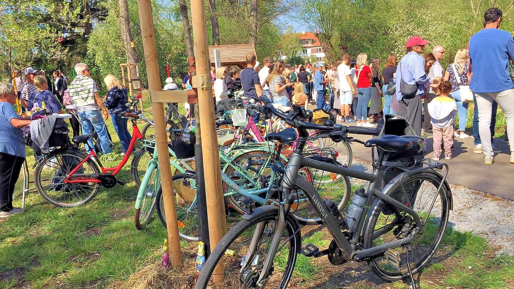 Rappelvoll ist die Hoymer Radlerrast am Ostersonntag. Hier gibt es zahlreiche Überraschungen für die Gäste.