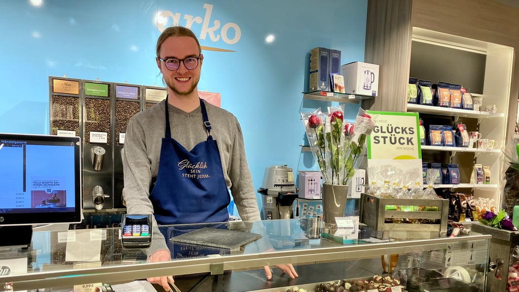 Mark Schulze-Icking hat seit anderthalb Jahren neben seinem Studium einen Minijob in der Arko Confiserie in Halle (Saale). Der 21-Jährige sieht vor allem die positiven Seiten.