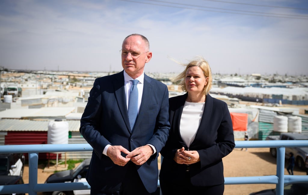 Ende März wollte Nancy Faeser (SPD), geschäftsführende Bundesinnenministerin, mit ihrem österreichischen Amtskollegen, Gerhard Karner, erst nach Jordanien und dann nach Syrien fliegen. Doch die beiden Minister brachen nach Hinweisen auf aktuelle Sicherheitsrisiken für westliche Delegationen in Syrien ihre Reise ab und flogen von Amman zurück nach Europa. (Archivfoto)