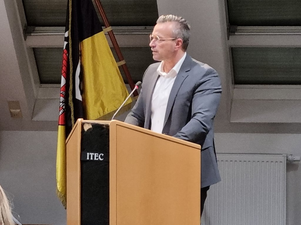 Landrat Andy Grabner geht mit seinem Widerspruch am Donnerstag zunächst in den Kreis- und Finanzausschuss.