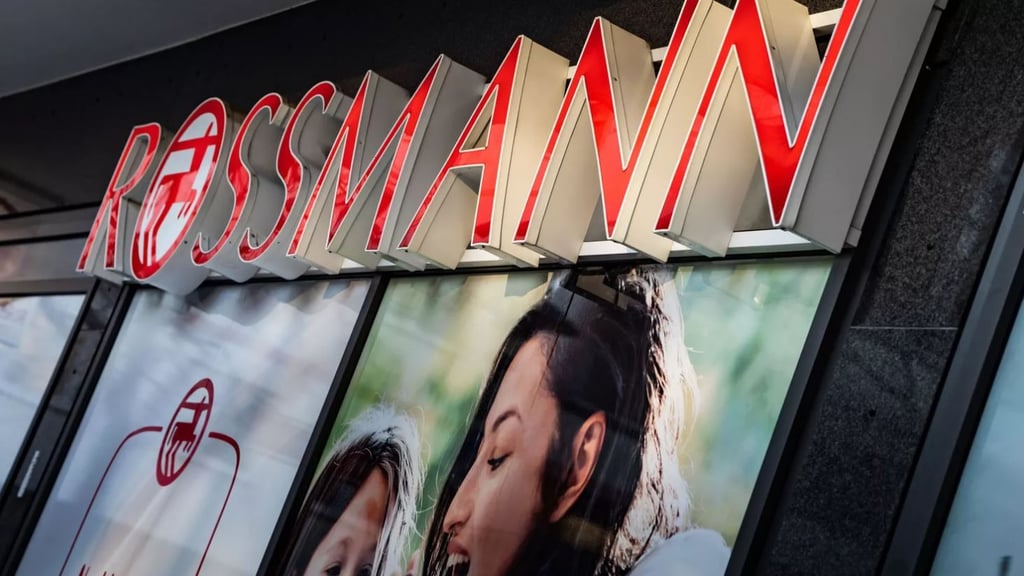 Aus einer Rossmann-Filiale in Hettstedt wurden Spielzeuge und Drogeriartikel gestohlen.