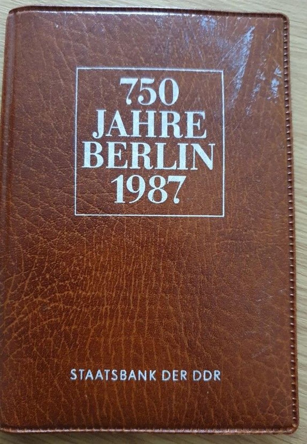 In dieser Mappe befinden sich die Münzen.