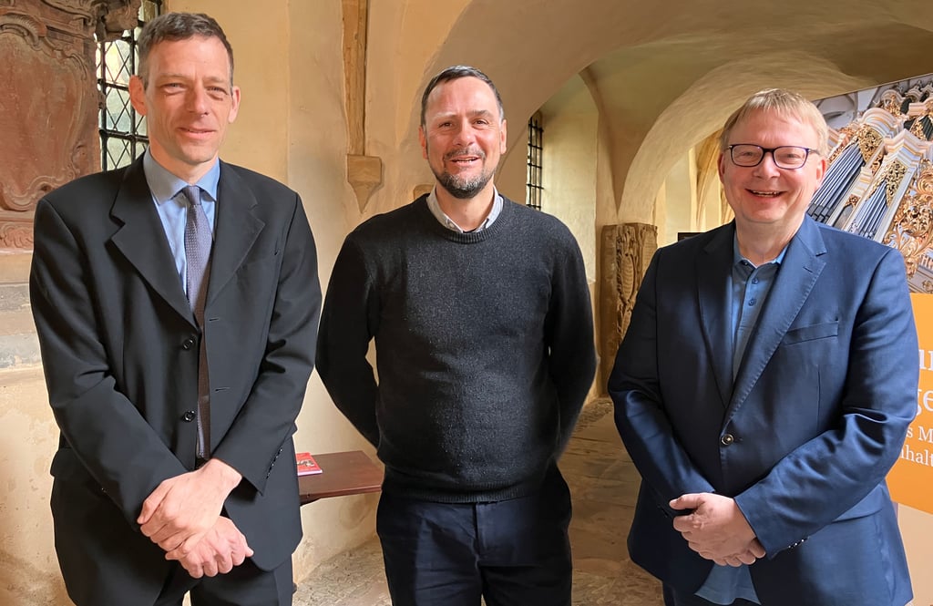 Stiftungsdirektor Holger Kunde (r.) mit Markus Cottin (l.) und Danny Manthei