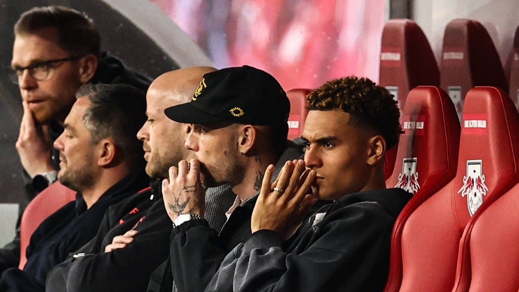 David Raum (4.v.l.) und Antonio Nusa (5.v.l.)&nbsp;saßen zuletzt noch auf der Bank