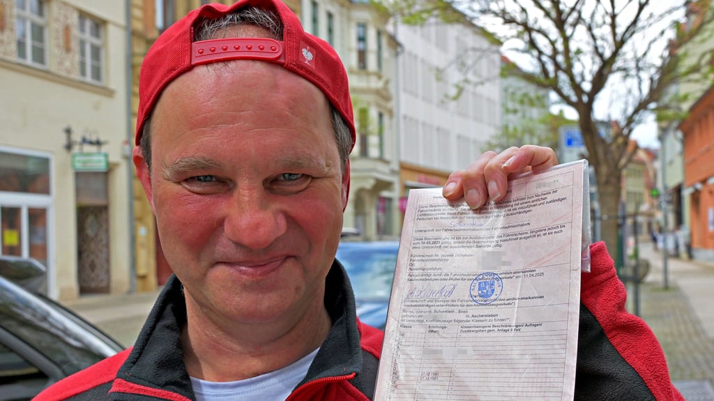 Geschafft! Sven Schorstein hat seinen Führerschein und ist stolz darauf.