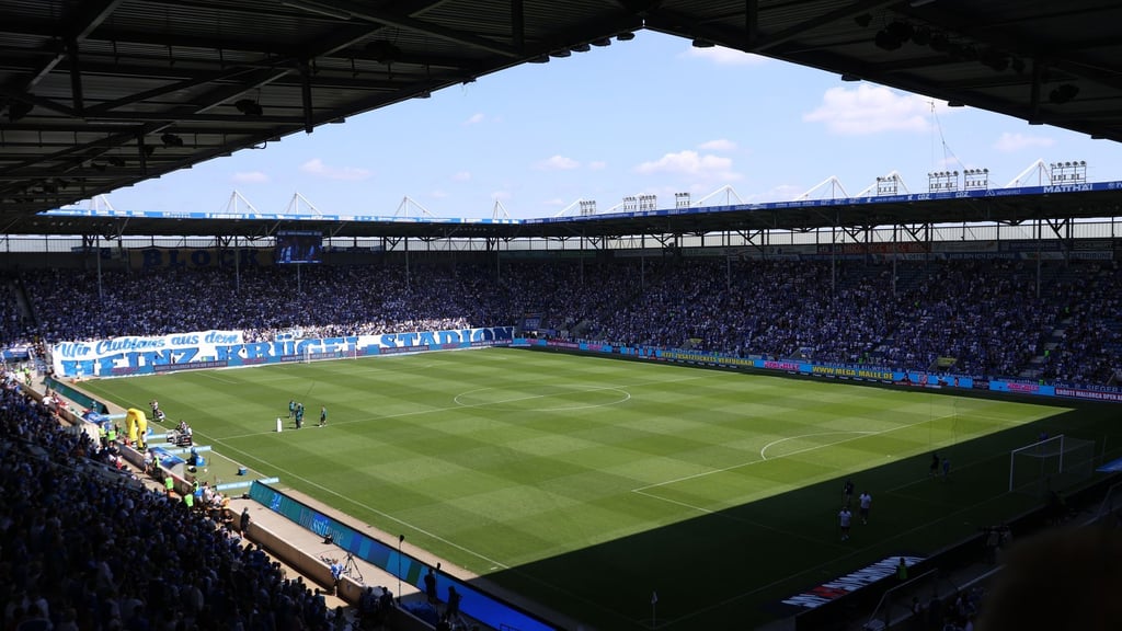Auch in der hintersten Ecke des Magdeburger Stadions soll die Soundqualität künftig optimal sein.