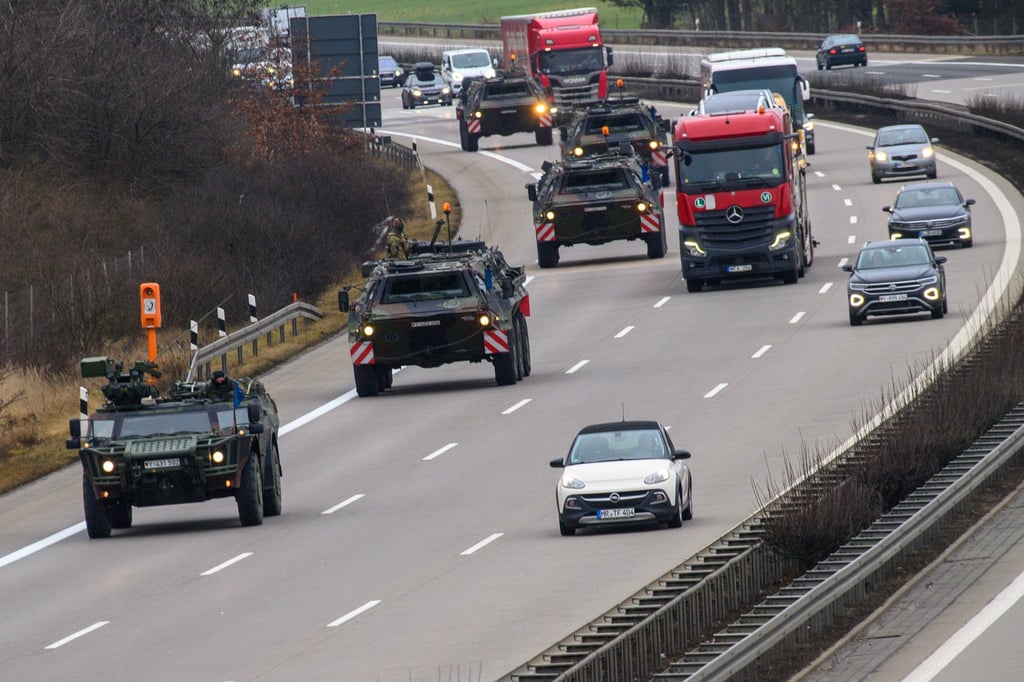 Am Samstag und Sonntag rollt ein Bundeswehr-Konvoi von Gera aus durch andere ostdeutsche Bundesländer bis nach Mecklenburg-Vorpommern. (Archivbild)