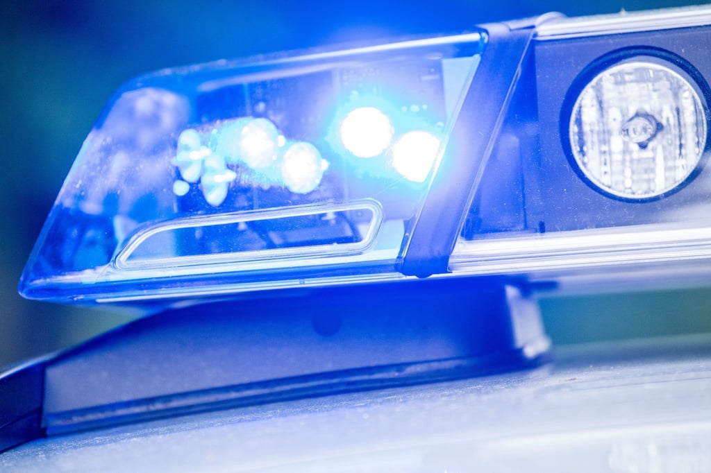 Blaulicht auf einem Polizeiwagen.