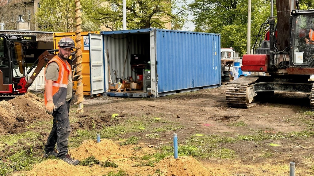 An der Endhaltestelle in der Frohen Zukunft läuft die Kampfmittelsuche.