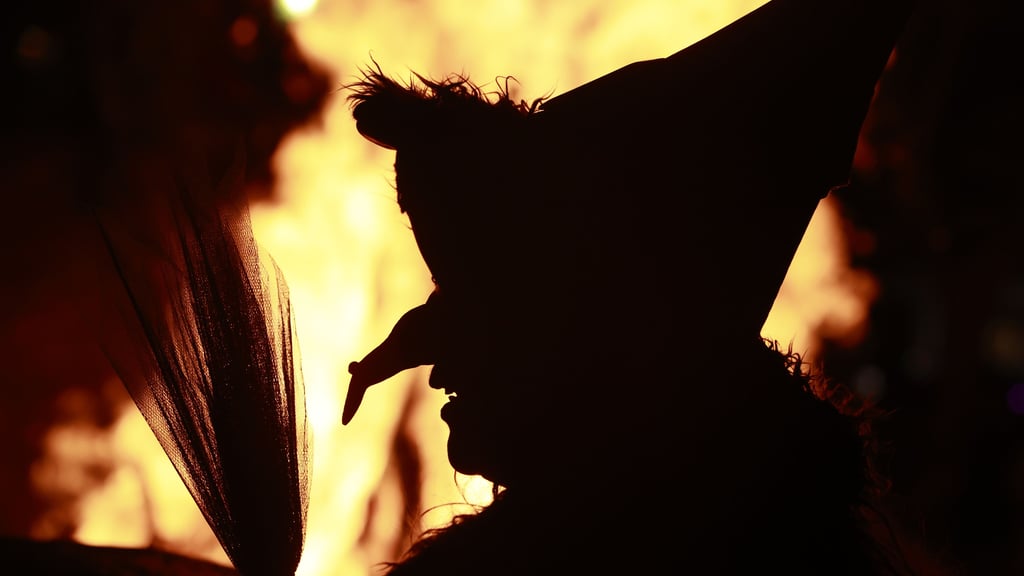 Am 30. April steht der Harz mit dem Brocken ganz im Zeichen der Walpurgisnacht und dem Hexenfeuer. In Thale, Bad Grund und Wernigerode wird der Winter mit Feuer, Musik und Tanz vertrieben.