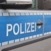 Ein Mädchen hat eine andere Person an einer Bushaltestelle in Halle verletzt.