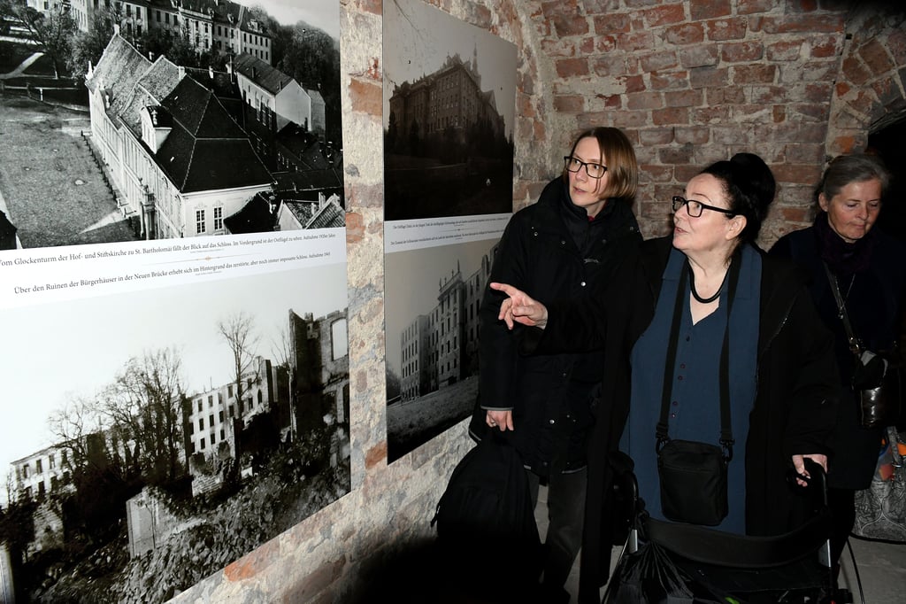 Im Schloss ist die Sonderausstellung "80 Jahre Zerstörung Zerbster Residenz" zu sehen. Sie beeindruckt mit vorher-nahher Bildern.