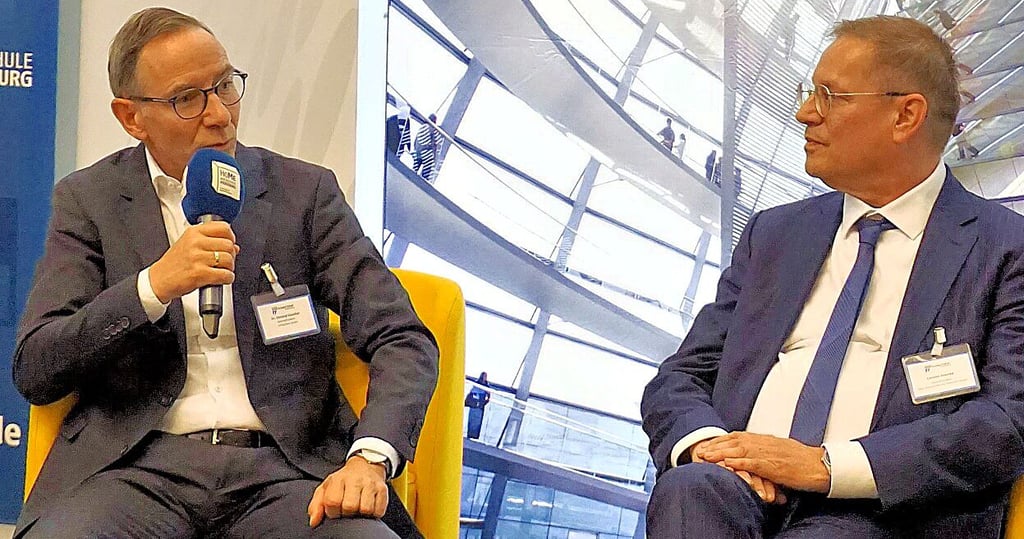 Christof Günther und Carsten Franzke bei der Podiumsdiskussion zu den 2. Merseburger Wirtschaftstagen in der Hochschule Merseburg.