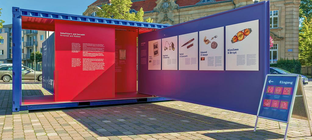 Der #StolenMemory-Container, wie er in Deutschland in vielen Städten zu sehen ist.