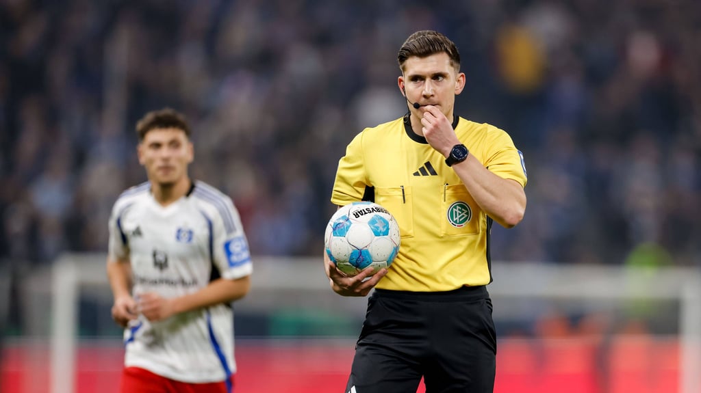 Schiedsrichter Felix Prigan leitet am Freitag das Zweitligaspiel des 1. FC Magdeburg gegen Preußen Münster.