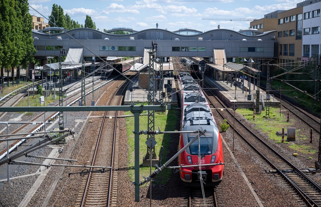 Der Hauptbahnhof in Potsdam ist einer der größten Bahnhöfe in Brandenburg. (Symbolbild)