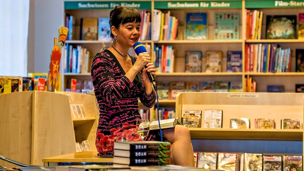 Antje Wagner ist mit dem Buch „Hyde“ in der Bibliothek von Gräfenhainichen zu Gast.