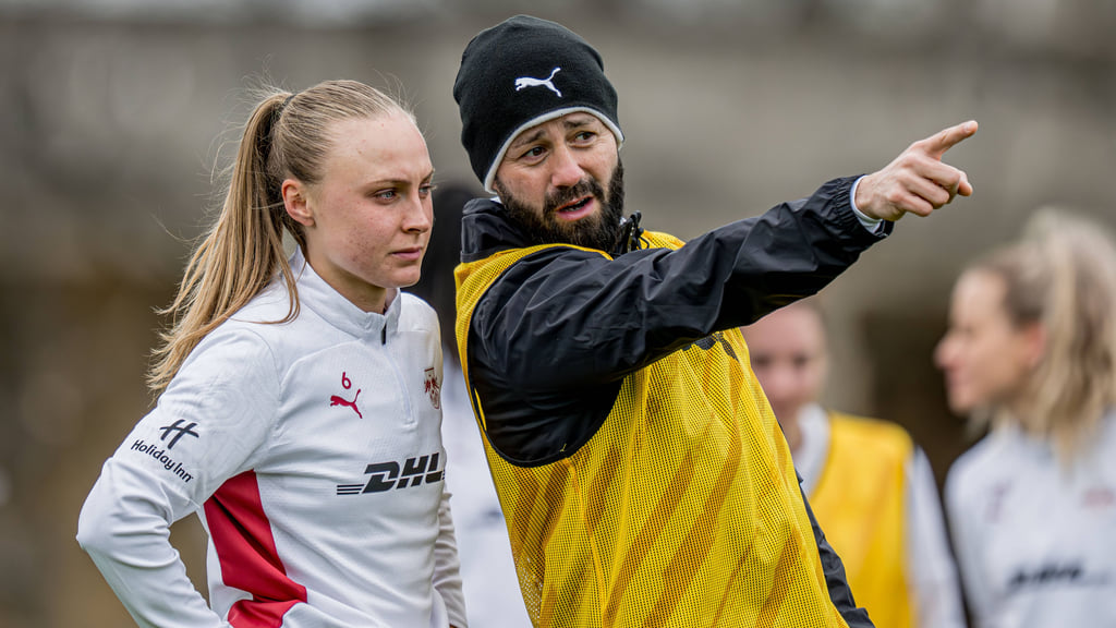 Leipzigs Lou Ann Joly und Co-Trainer Marius Nowoisky.