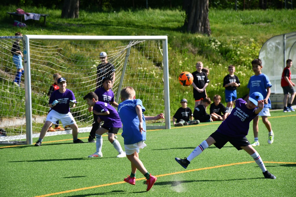 Kinder aus elf Grundschulen traten beim Fairplay-Turnier in Magdeburg an.