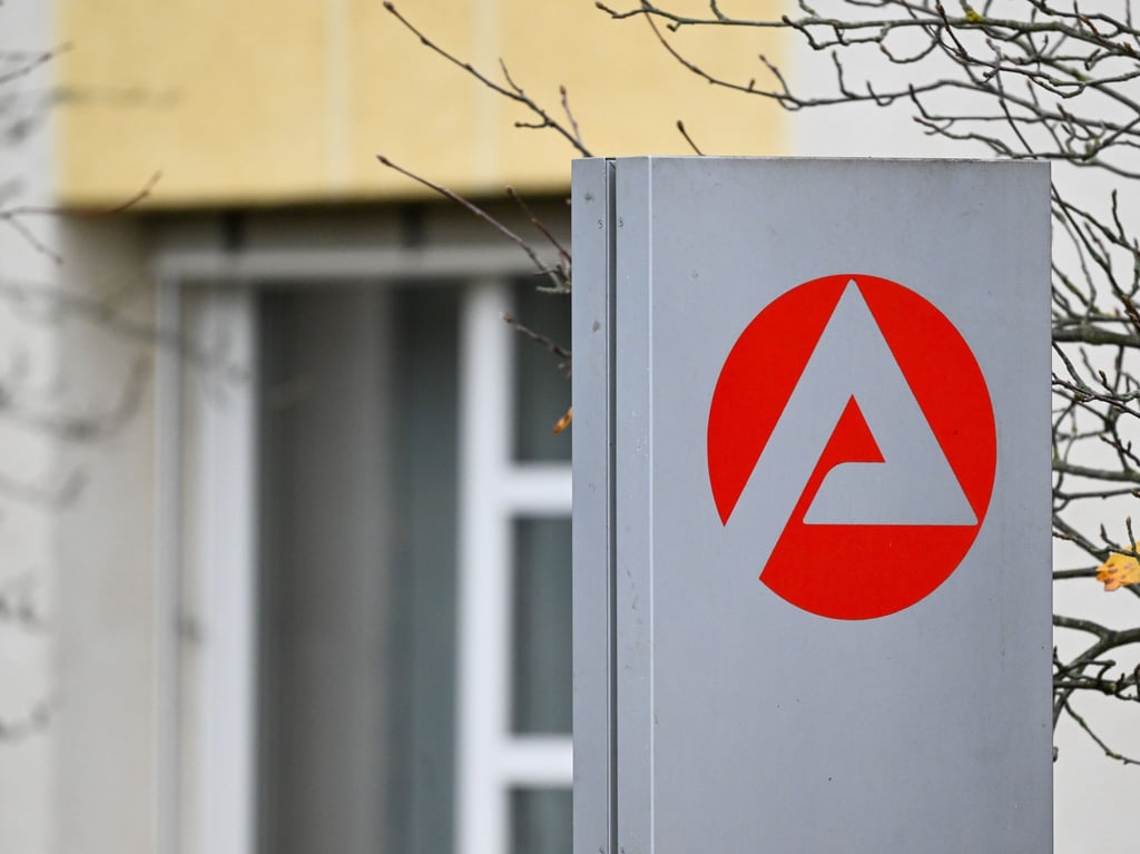 Die Zahl der Arbeitslosen in Brandenburg ist im April leicht zurückgegangen. (Archivbild)