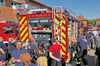 Aus der ganzen Region waren Feuerwehrleute gekommen, um sich das neue Löschfahrzeug in Dardesheim anzuschauen. 