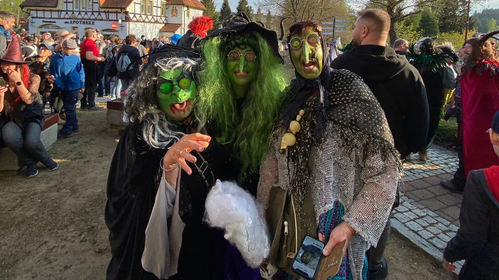 Tine, Icke und Trixie besuchten als Hexen die Walpurgis in Schierke.