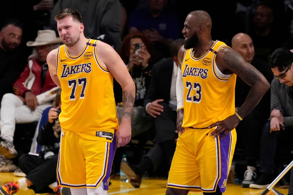 Doncic (l.) und James bekamen gegen die Timberwolves zu wenig Hilfe ihrer Mitspieler.