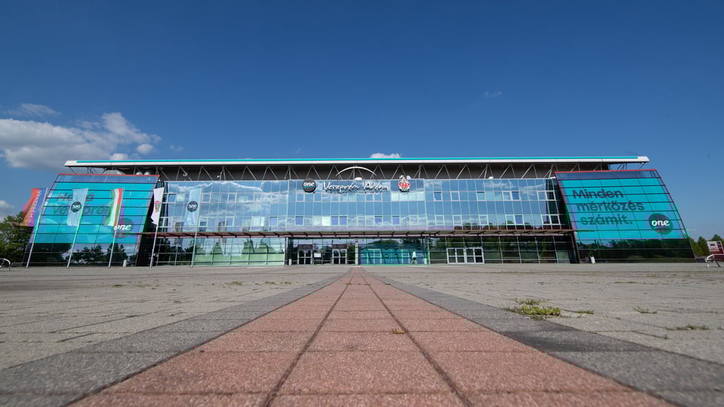 Am Mittwoch herrschte ein blauer Himmer über der One Veszprém Arena.
